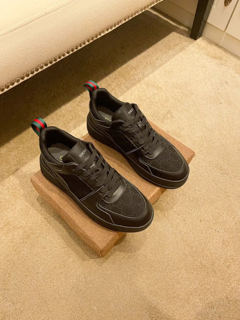 Factory price 420 [Gucci] Gucci's latest casual Korean-style men's shoes, new autumn and winter design, perfect workmanship, cabinet quality, upper: cowhide material, leather lining; soft and comfortable, rubber outsole is super light, wear-resistant, simple, versatile fashion men's shoes, color optional, size 38--44